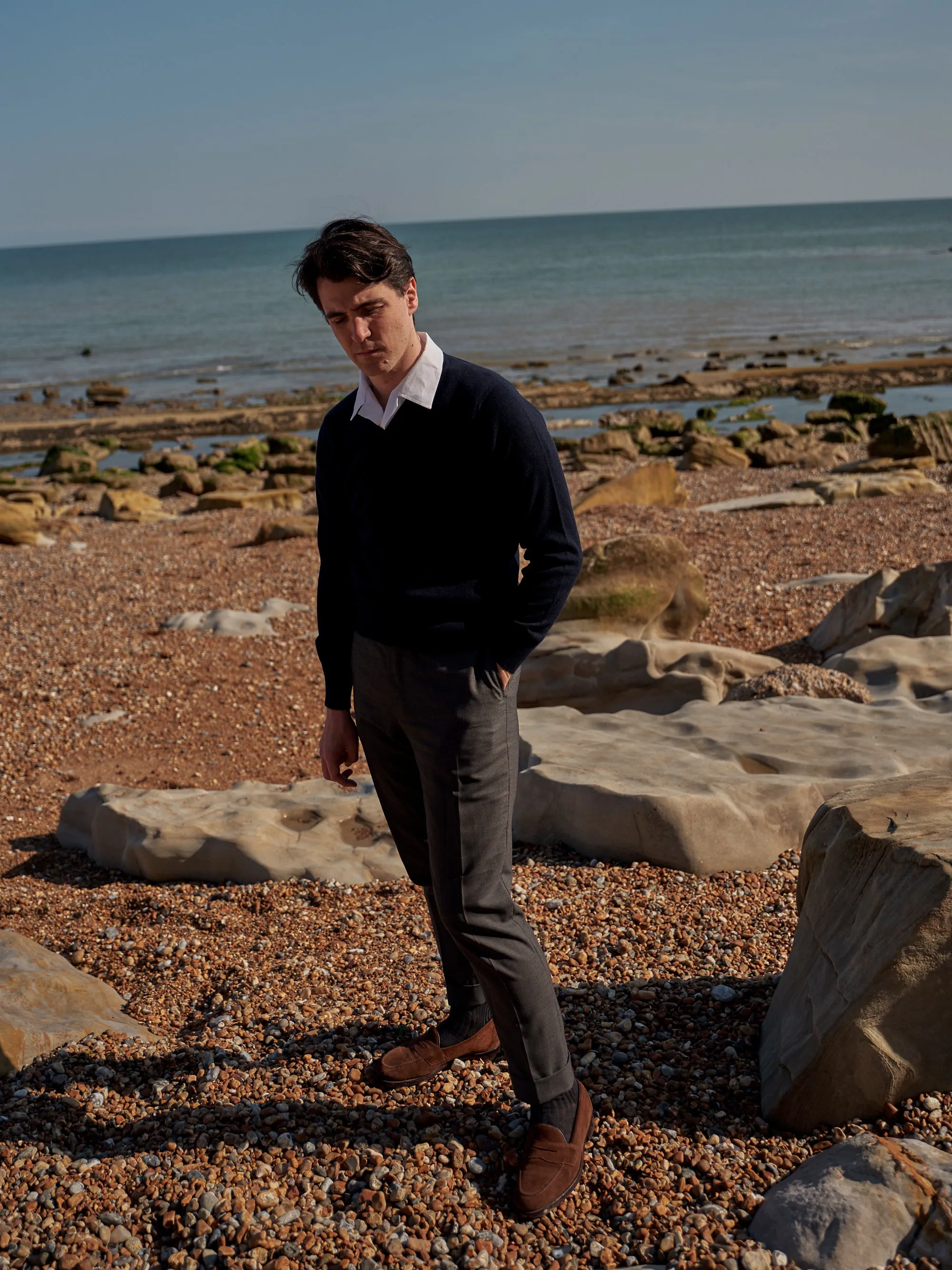 Cashmere v neck in navy