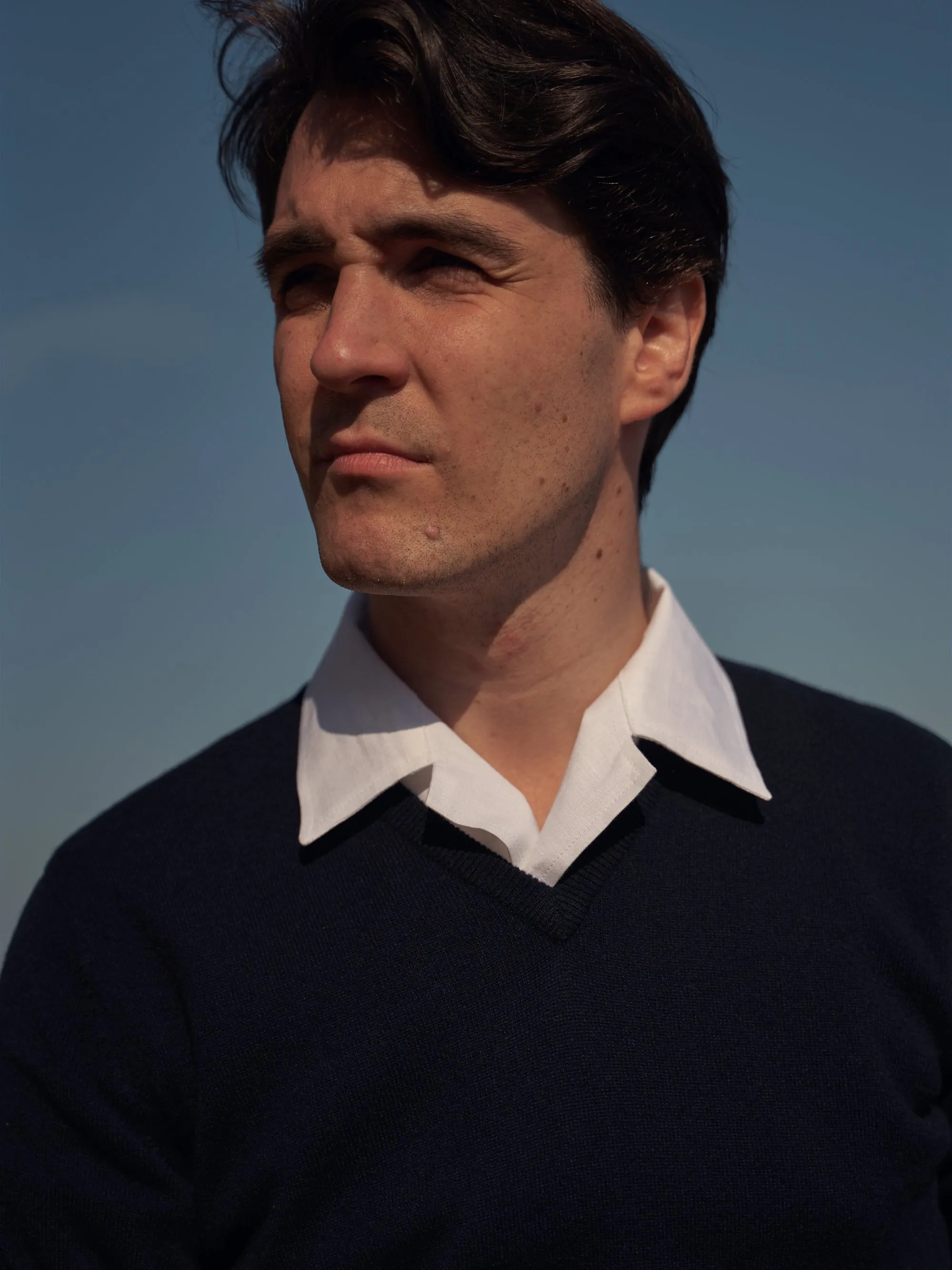 Cashmere v neck in navy