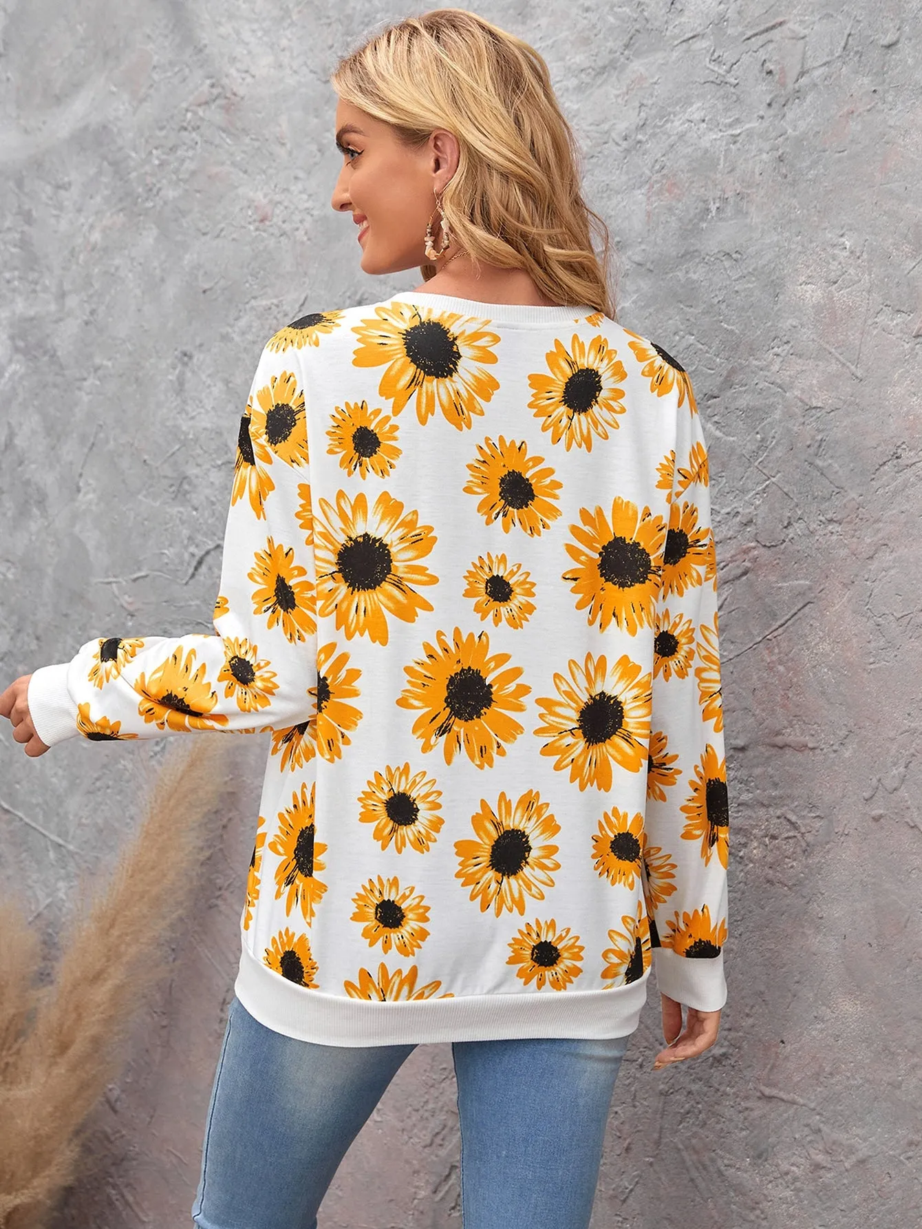 Casual All Over Print Long Sleeve Round Neck Regular Women Sweatshirt